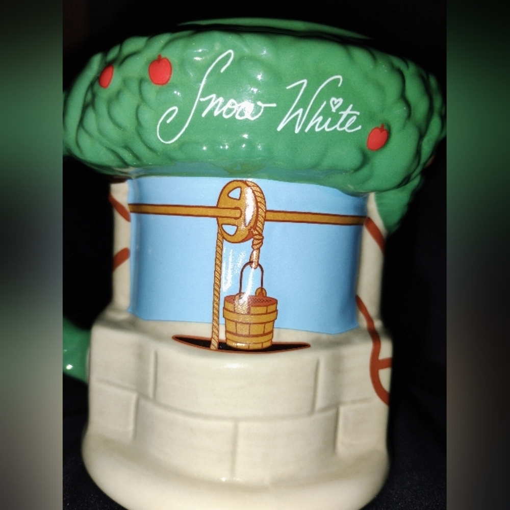 Snow White Themed Mug with Green and Cream Colors - Picture 4 of 8